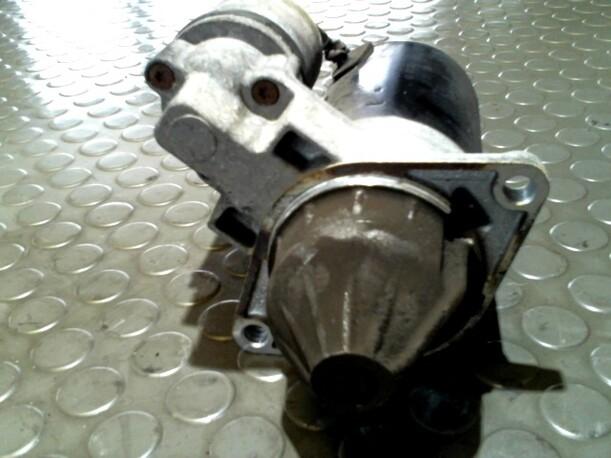 Foto: ANLASSER / STARTER BOSCH eines Opel Agila 1.0 12 V LS