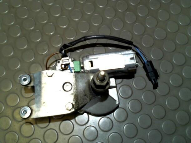 Foto: SCHEIBENWISCHERMOTOR HINTEN eines Opel Astra Caravan LS