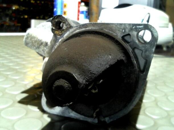 Foto: ANLASSER / STARTER BOSCH eines BMW 320i LS