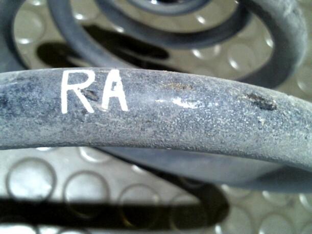Foto: HINTERFEDER LINKS eines Opel Corsa 1.0 12V LS