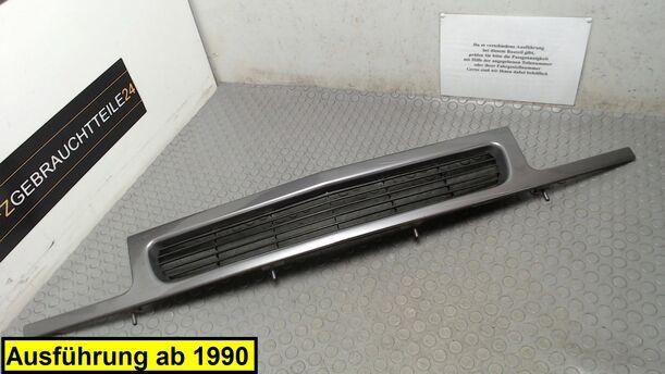 Foto: KÜHLERGRILL eines Opel Corsa LS