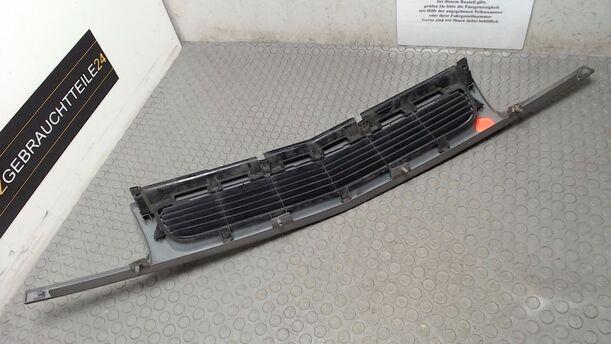 Foto: KÜHLERGRILL eines Opel Corsa LS