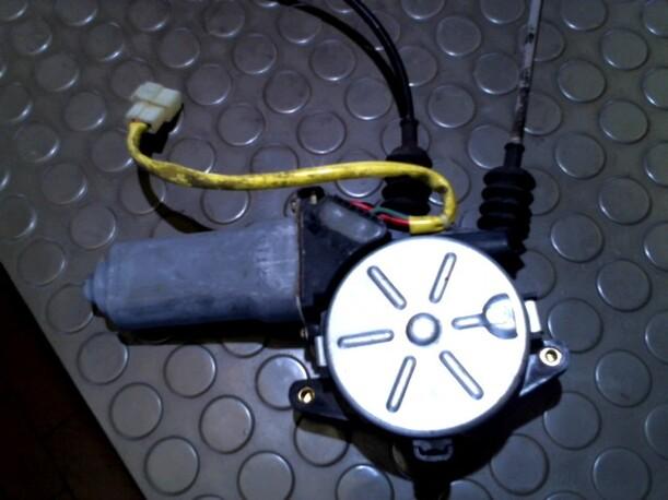 Foto: FENSTERHEBER ELEKTR. HINTEN LINKS eines Mazda 323 F 1.5 LS