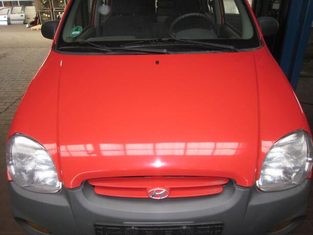 Foto: MOTORHAUBE eines Hyundai Atos 1.0i Club