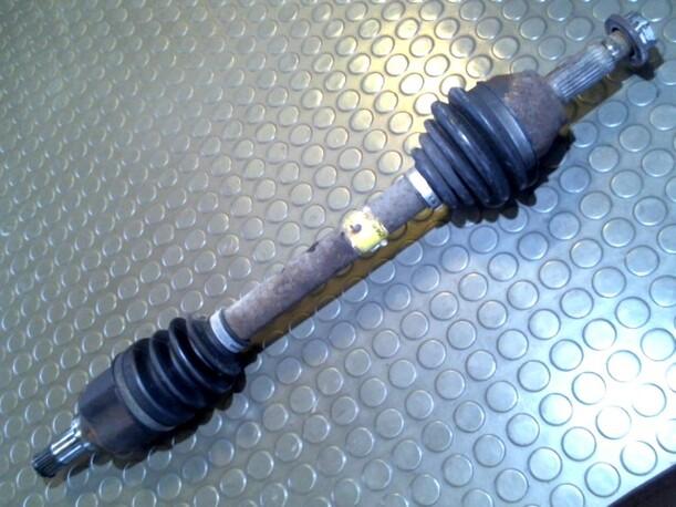 Foto: ANTRIEBSWELLE LINKS eines Ford Fiesta 1.3