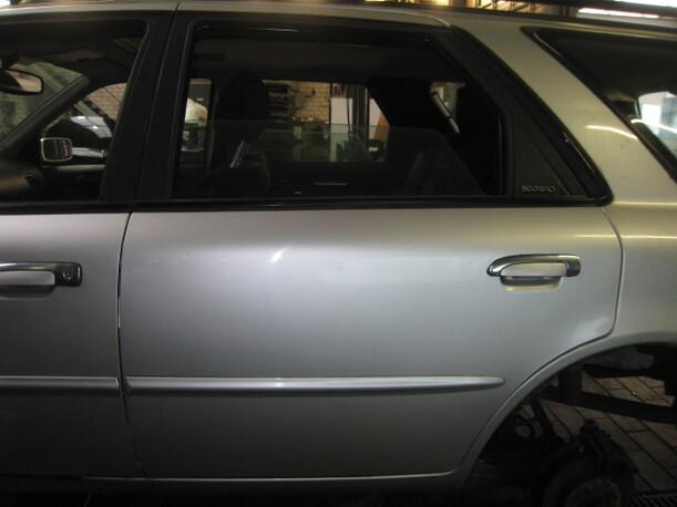 Foto: TÜR HINTEN LINKS eines Ford Scorpio Turnier GSi Champion
