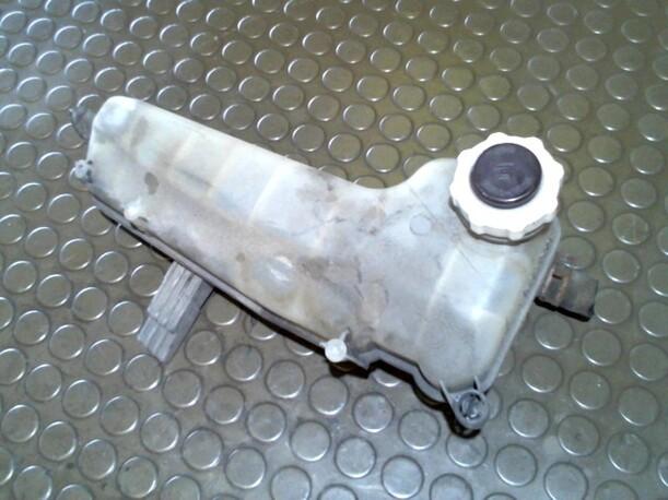 Foto: AUSGLEICHSBEHÄLTER eines Renault Clio 1.2 CS
