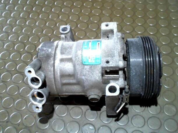 Foto: KOMPRESSOR KLIMAANLAGE eines Renault Clio 1.2 CS