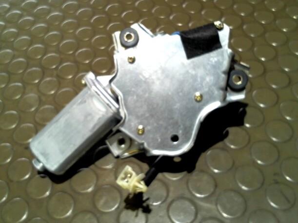 Foto: SCHEIBENWISCHERMOTOR HINTEN eines Mazda 626 1.9 CS
