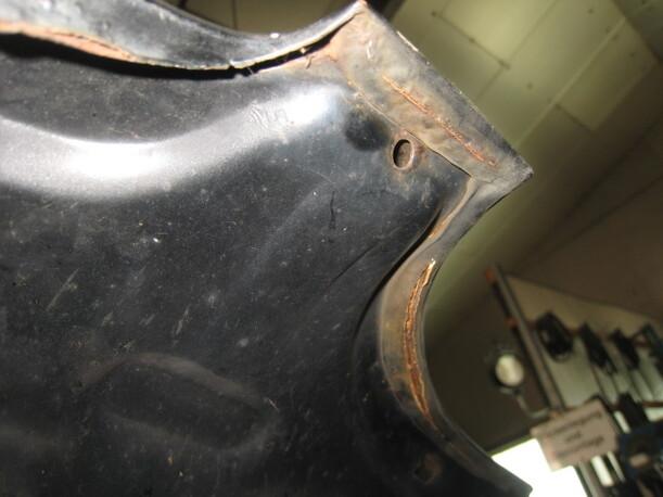 Foto: MOTORHAUBE eines Opel Corsa 12V CS