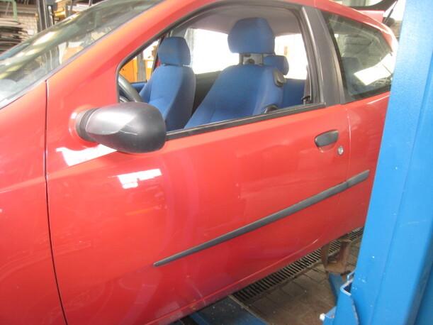 Foto: TÜR VORNE LINKS /2/3-Türer) eines Fiat Punto 1.2 CS