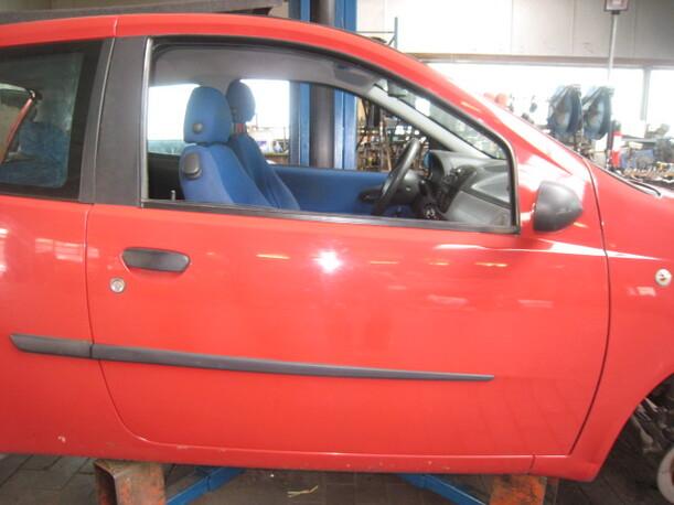 Foto: TÜR VORNE RECHTS (2/3-Türer) eines Fiat Punto 1.2 CS