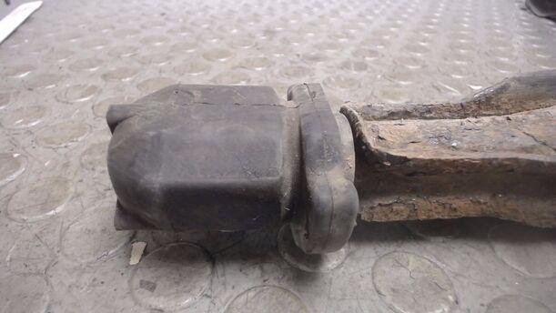 Foto: QUERLENKER VORN LINKS eines Nissan Micra 1.0 CS