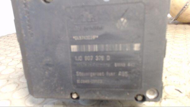 Foto: HAUPTBREMSAGGREGAT ABS eines VW Polo Variant 60 GSi