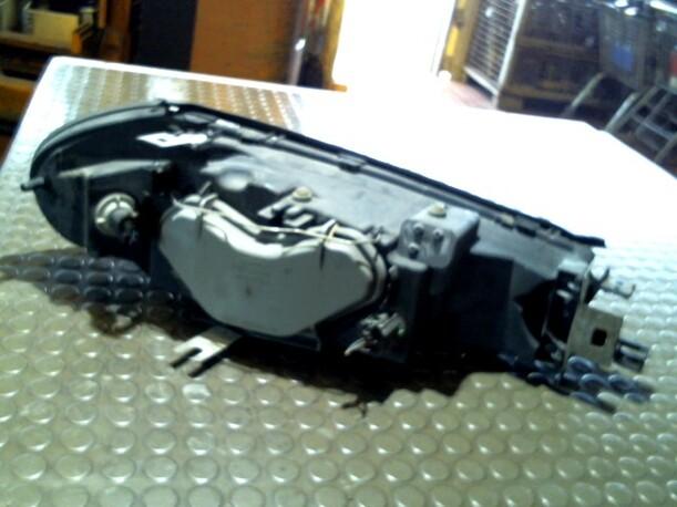 Foto: SCHEINWERFER LINKS eines Ford Mondeo Turnier 16V GSi