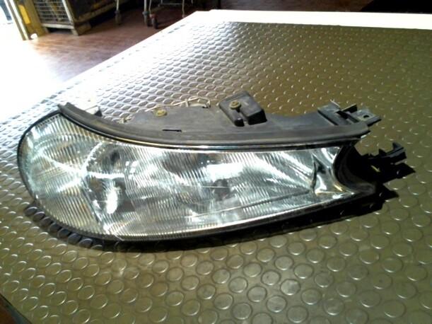 Foto: SCHEINWERFER RECHTS eines Ford Mondeo Turnier 16V GSi