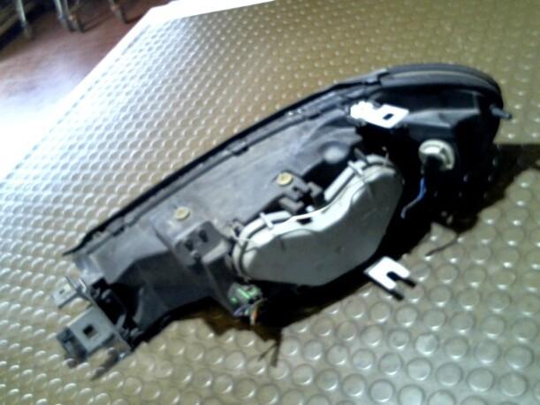 Foto: SCHEINWERFER RECHTS eines Ford Mondeo Turnier 16V GSi