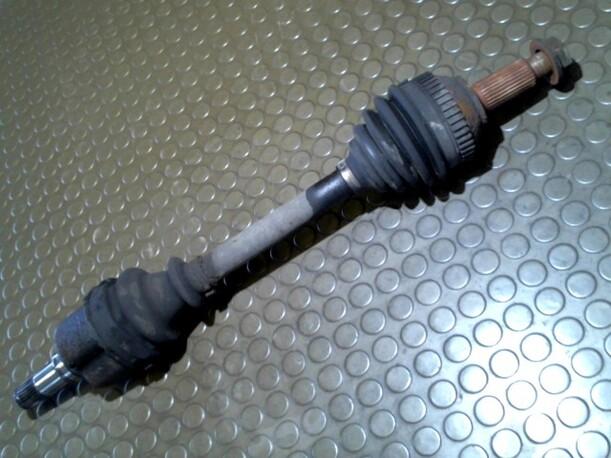 Foto: ANTRIEBSWELLE LINKS eines Ford Mondeo Turnier 16V GSi