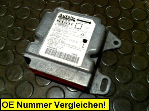 Foto: STEUERGERÄT AIRBAG eines Renault Megane Grandtour 1.6 Club