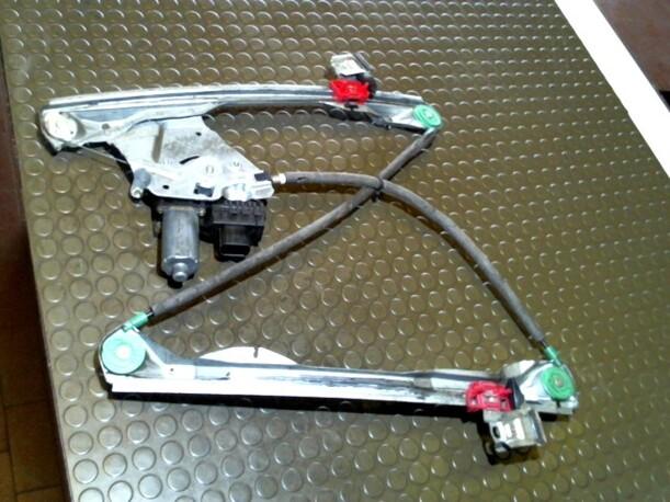 Foto: FENSTERHEBER ELEKTR VORN LINKS eines Ford Focus Turnier DI Club