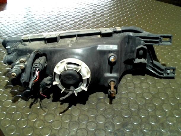 Foto: SCHEINWERFER LINKS eines Nissan Almera 1.4 Club