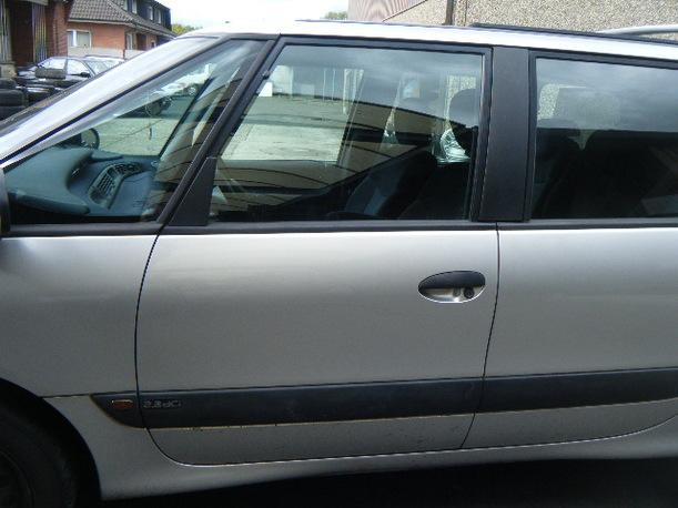 Foto: TÜR VORNE LINKS eines Renault Grand Espace 2.2 dCi Club