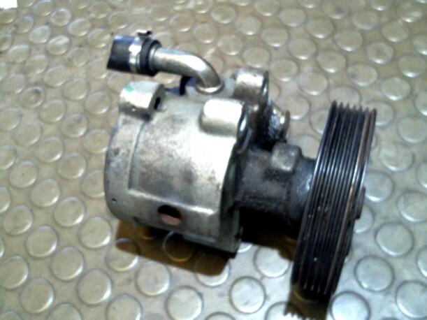 Foto: PUMPE SERVOLENKUNG eines Volvo V40 1.9 D Club