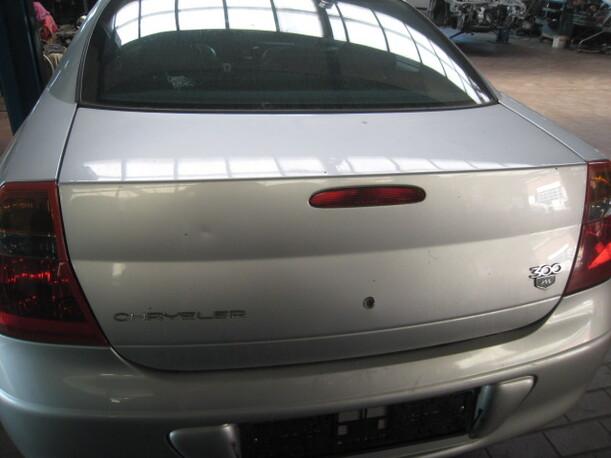 Foto: HECKKLAPPE / HECKDECKEL eines Chrysler 300 M 3.5 Club