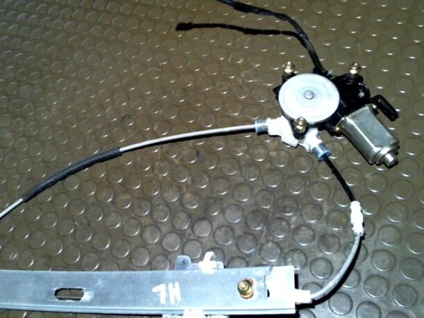 Foto: FENSTERHEBER ELEKTR. HINTEN LINKS eines Mazda MPV 2.0 TD Club