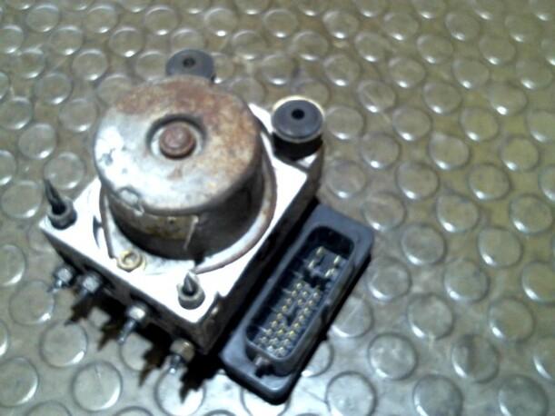 Foto: HAUPTBREMSAGGREGAT eines Mazda MPV 2.0 TD Club