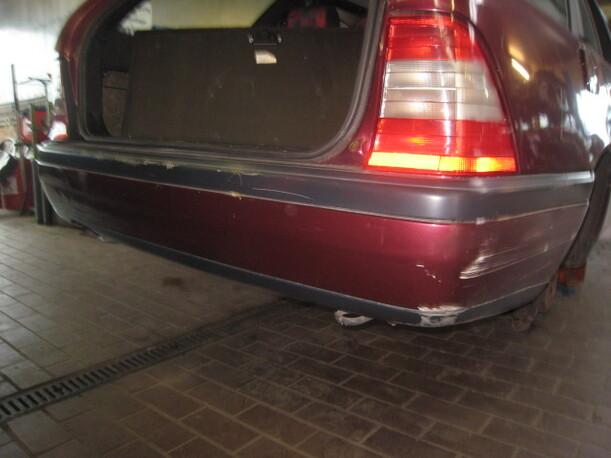 Foto: STOßSTANGE / STOSSFÄNGER HINTEN eines Mercedes-Benz C 180 T Club