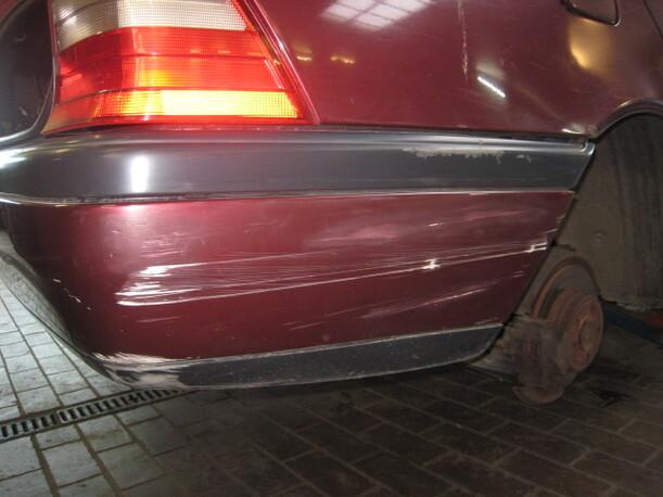 Foto: STOßSTANGE / STOSSFÄNGER HINTEN eines Mercedes-Benz C 180 T Club