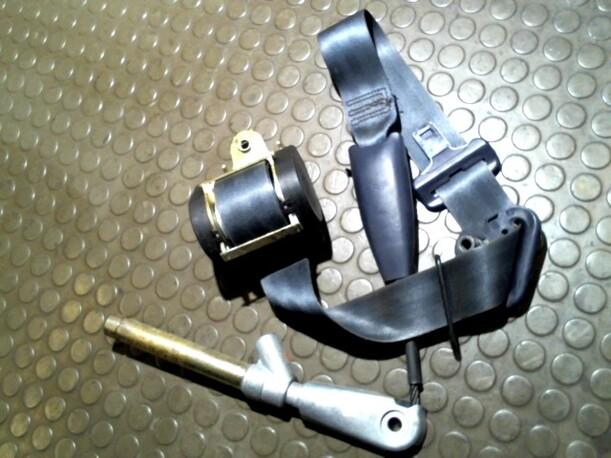 Foto: SICHERHEITSGURT V)$N LINKS eines Renault Espace 2.0