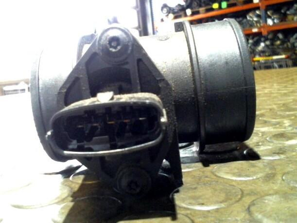 Foto: LUFTMASSENMESSER BOSCH eines Opel Corsa 1.2 16V Club