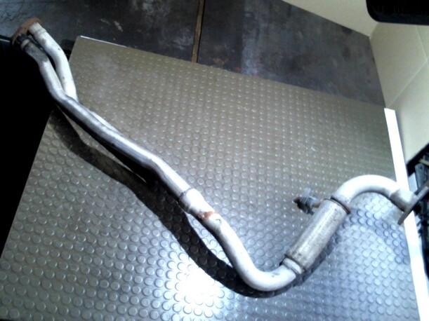 Foto: AUSPUFFROHR VORN eines Ford Transit 100 L D