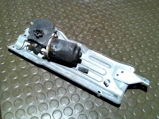 Foto: SCHEIBENWISCHERMOTOR VORN eines Suzuki WAGON R+ Club