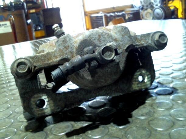 Foto: BREMSSATTEL VORN LINKS eines Honda Jazz 1.4 Club