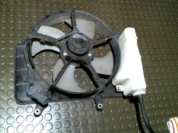 Foto: ELEKTROLÜFTER eines Honda Jazz 1.4 Club