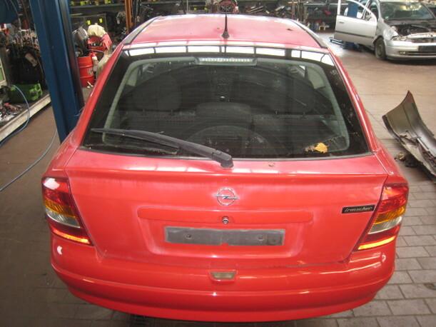 Foto: HECKKLAPPE / HECKDECKEL eines Opel Astra 1.8 Club