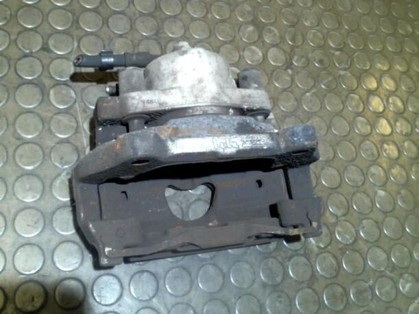 Foto: BREMSSATTEL VORN LINKS eines Opel Vectra 2.2 GTS Club