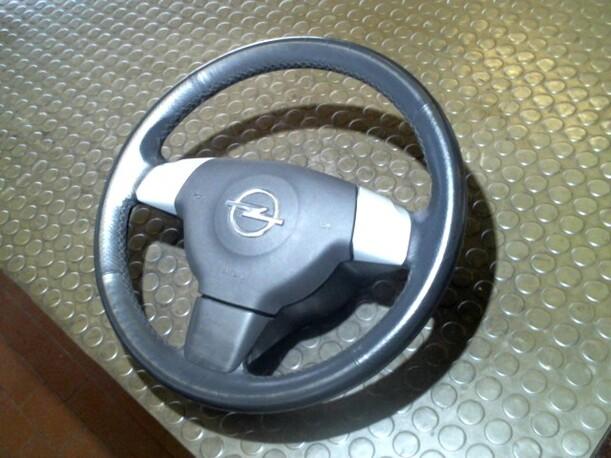 Foto: LENKRAD (OHNE AIRBAG) eines Opel Vectra 2.2 GTS Club