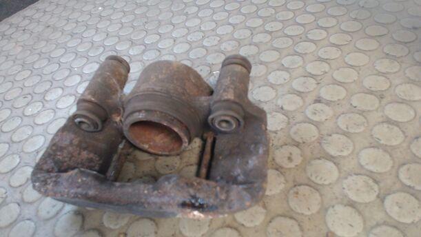 Foto: BREMSSATTEL VORN LINKS eines Mazda 323 F 1.5 Club