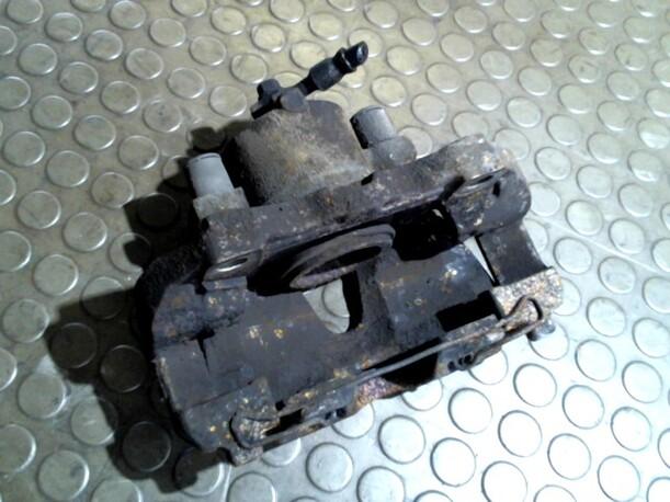 Foto: BREMSSATTEL VORN RECHTS eines Opel Astra 2.2 16V Coupe