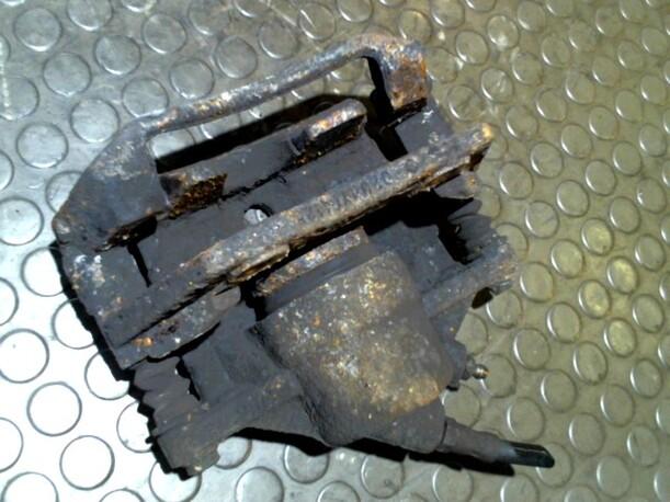 Foto: BREMSSATTEL VORN LINKS eines Ford Mondeo 2.0 Turnier Club