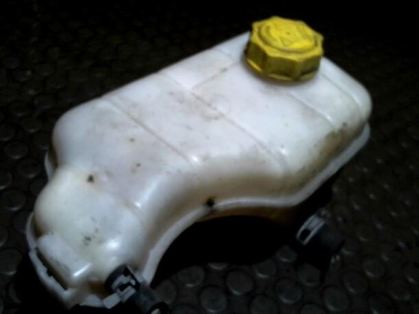 Foto: AUSGLEICHSBEHÄLTER eines Ford Fiesta Club