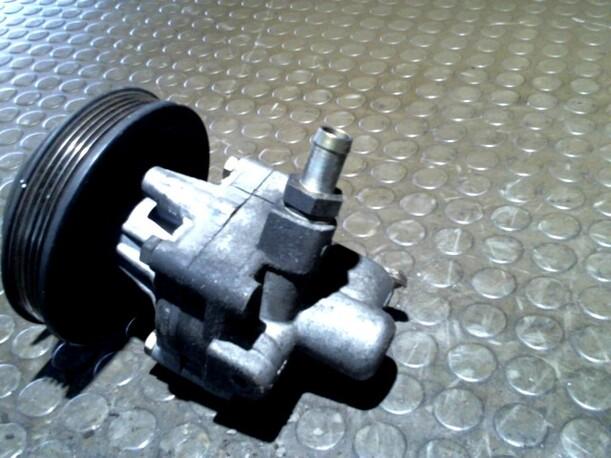 Foto: PUMPE SERVOLENKUNG eines Audi A4 1.6 Club