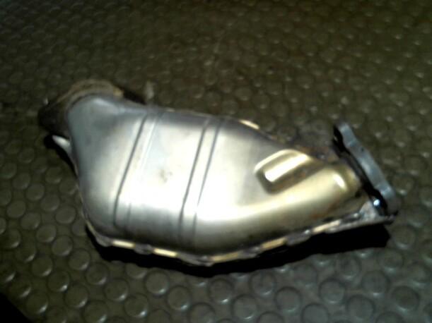 Foto: KATALYSATOR eines Opel Omega Caravan 2.2 DTI Club