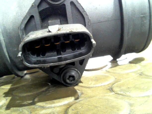 Foto: LUFTMASSENMESSER BOSCH eines Fiat Ducato 10 JTD 230.136.1