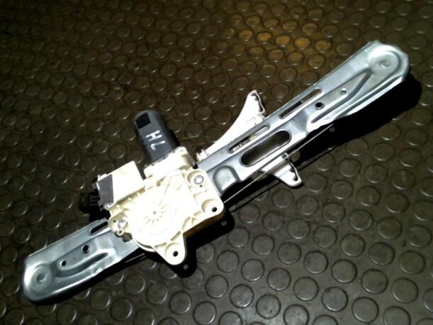 Foto: FENSTERHEBER HINTEN LINKS eines Opel Signum 3.0 V6 CDTI Club