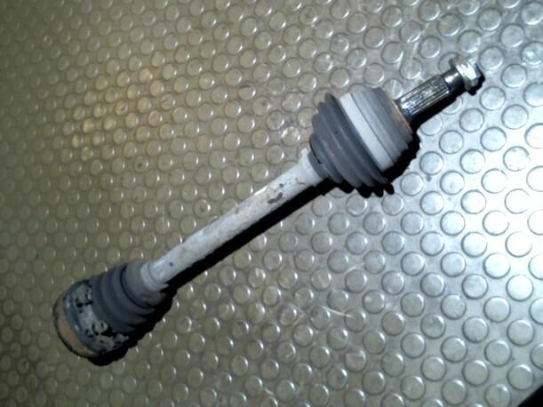 Foto: ANTRIEBSWELLE LINKS eines VW Golf Club